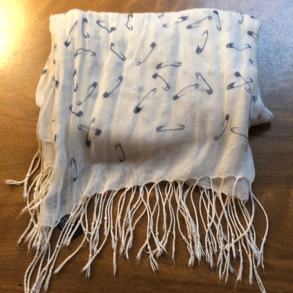 Scarf with safety pin print